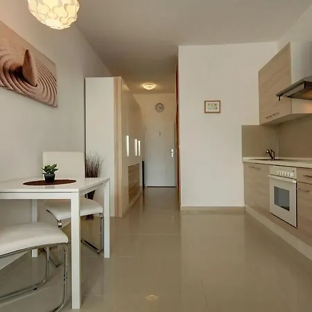 Апартаменты Chiefbridge Dijon Rooms Centre