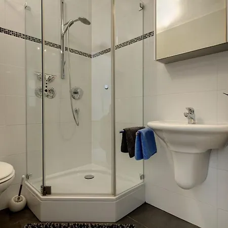 Chiefbridge Dijon Rooms Centre Апартаменты *